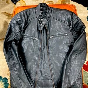 Forever 21 small men’s black bomber jacket